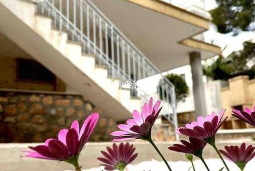 Resale - VILLA -
ORIHUELA COSTA - CAMPOAMOR