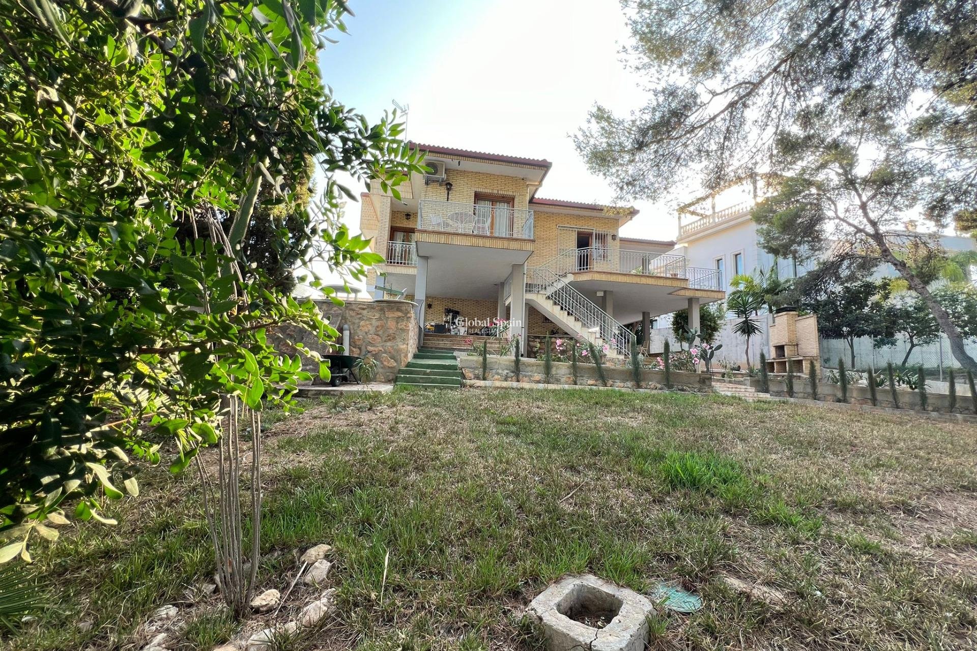Resale - VILLA -
ORIHUELA COSTA - CAMPOAMOR