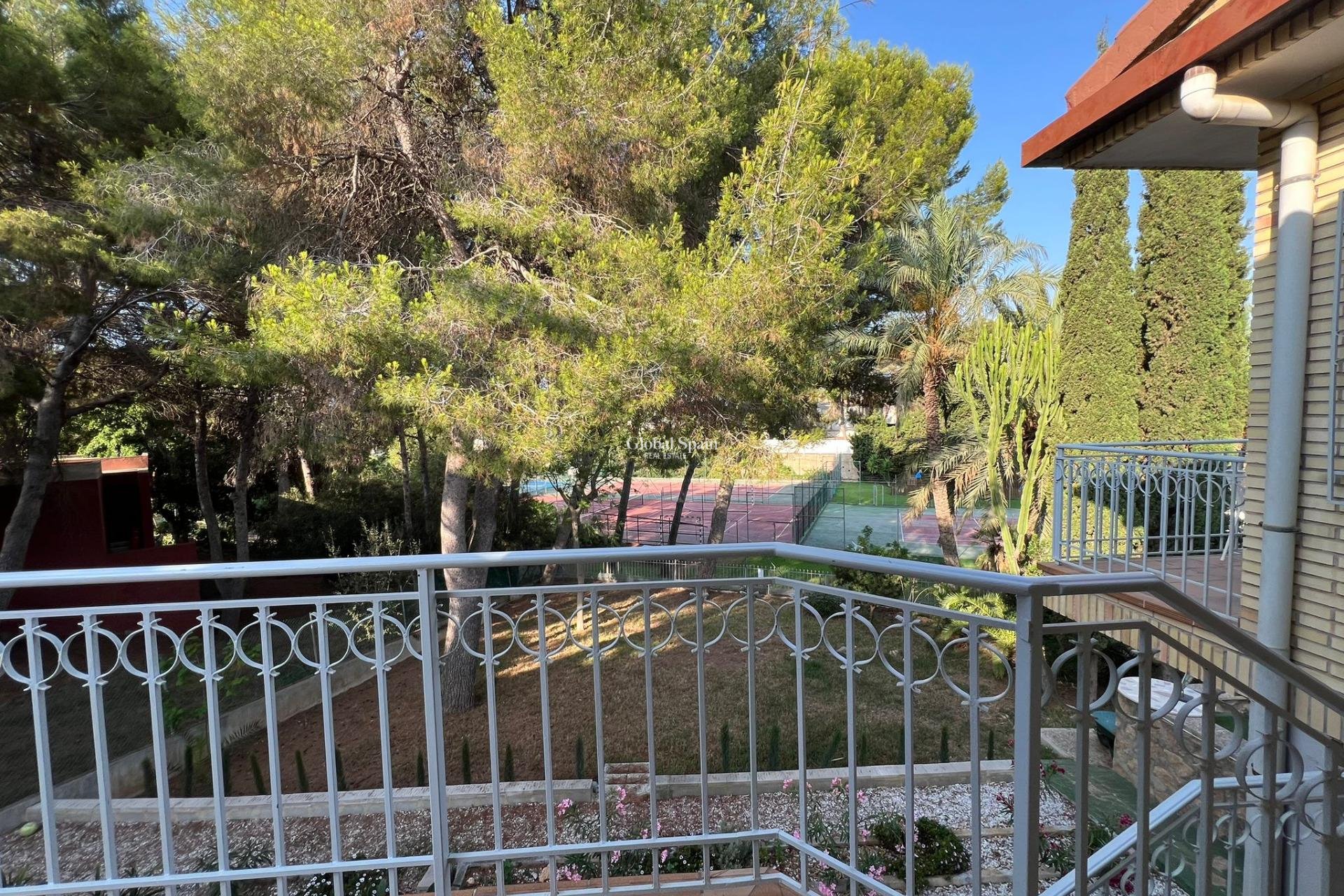 Resale - VILLA -
ORIHUELA COSTA - CAMPOAMOR
