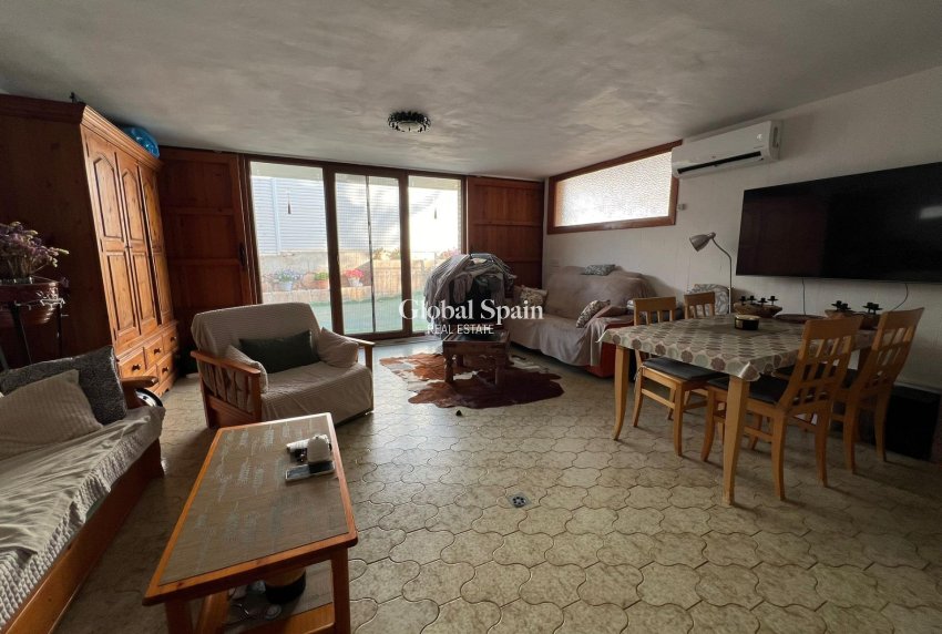 Resale - VILLA -
ORIHUELA COSTA - CAMPOAMOR