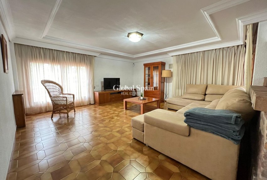 Resale - VILLA -
ORIHUELA COSTA - CAMPOAMOR