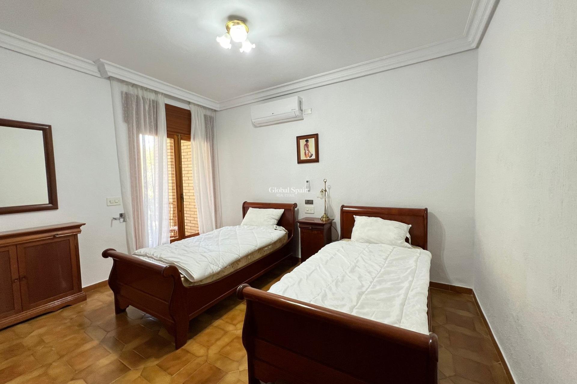 Resale - VILLA -
ORIHUELA COSTA - CAMPOAMOR