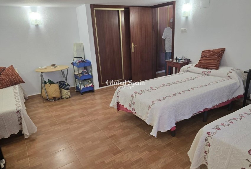 Resale - VILLA -
ORIHUELA COSTA - CAMPOAMOR