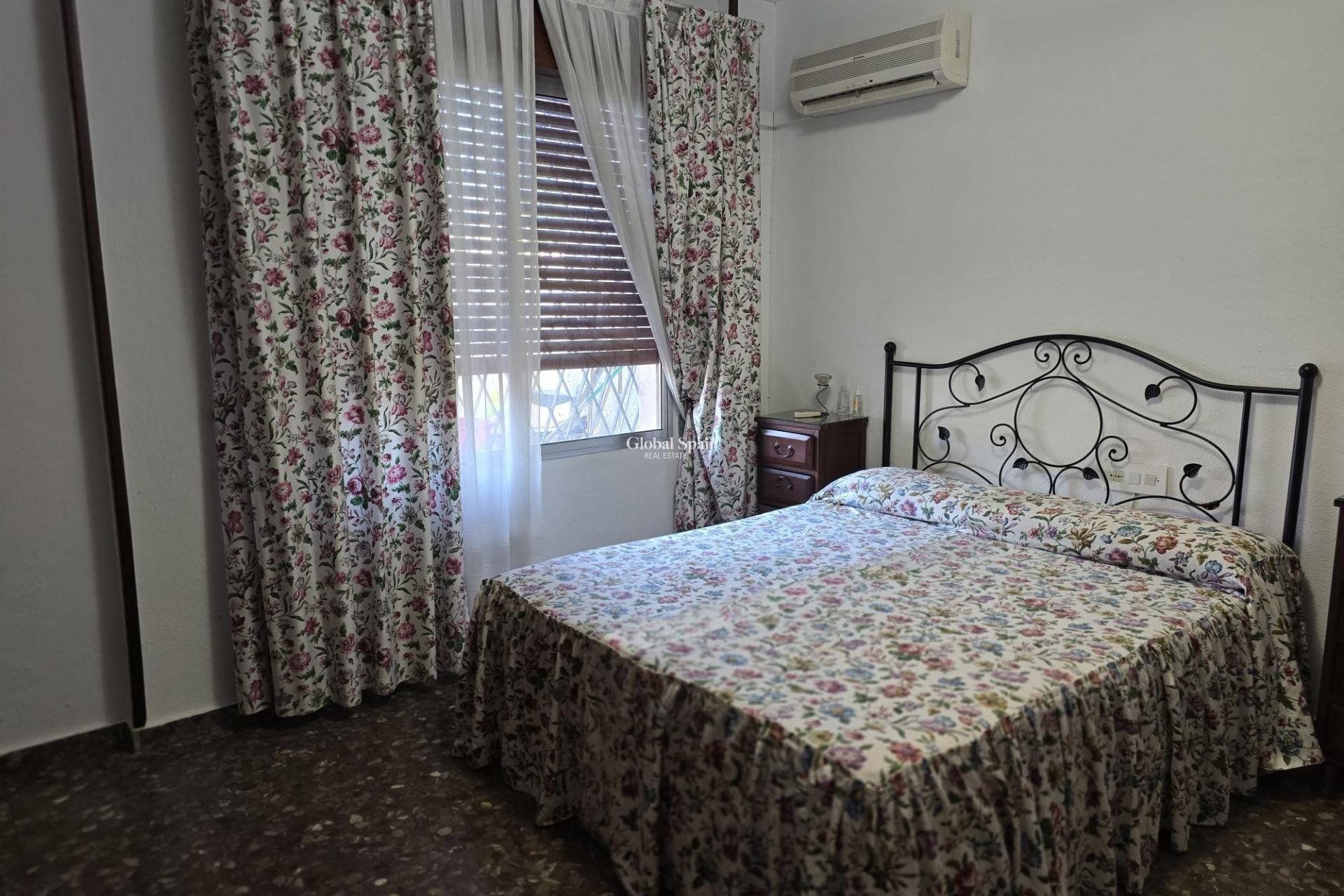 Resale - VILLA -
ORIHUELA COSTA - CAMPOAMOR