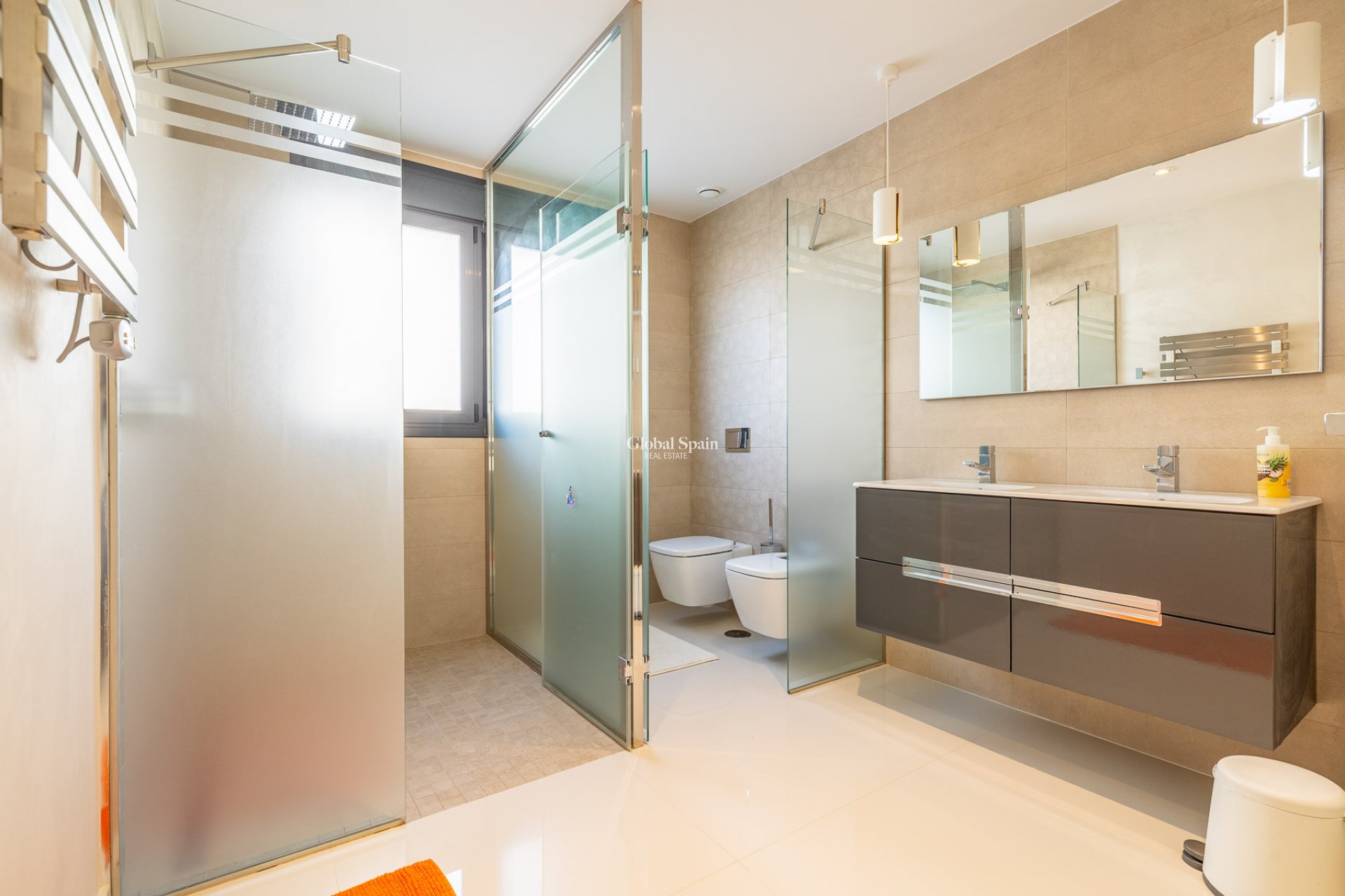 Resale - Villa -
ORIHUELA COSTA - CAMPOAMOR