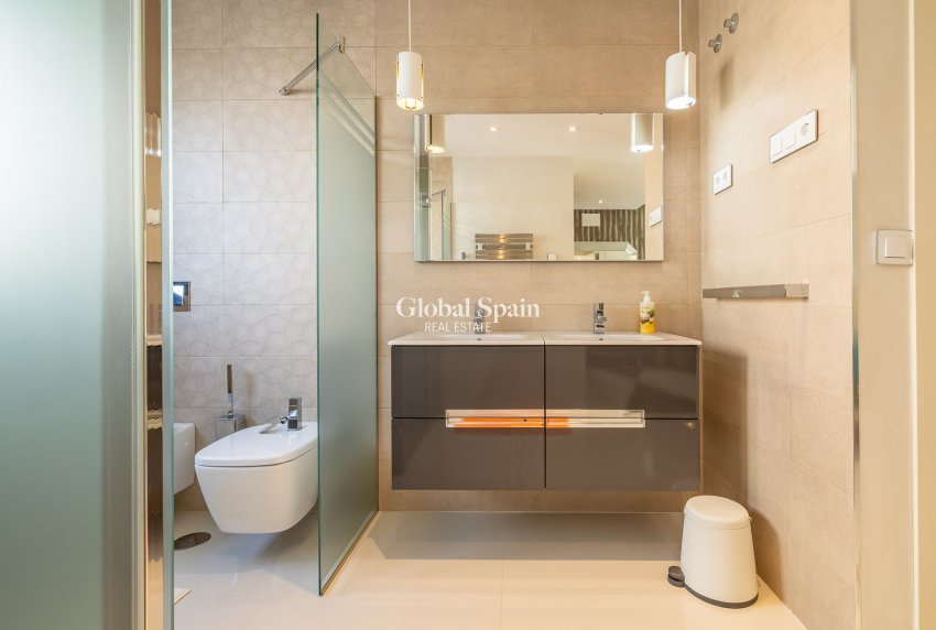 Resale - Villa -
ORIHUELA COSTA - CAMPOAMOR