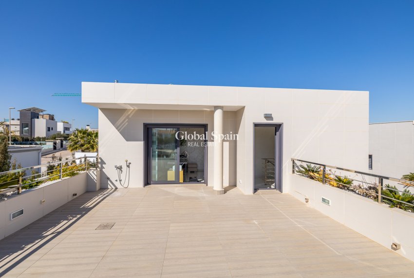 Resale - Villa -
ORIHUELA COSTA - CAMPOAMOR