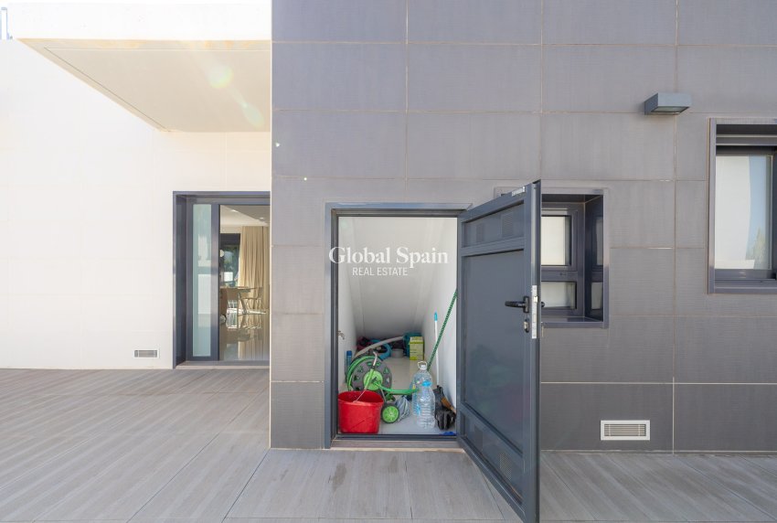 Resale - Villa -
ORIHUELA COSTA - CAMPOAMOR