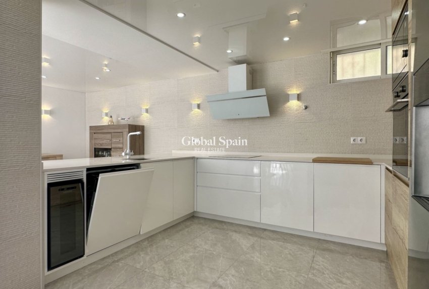 Resale - VILLA -
ORIHUELA COSTA - Costa Blanca