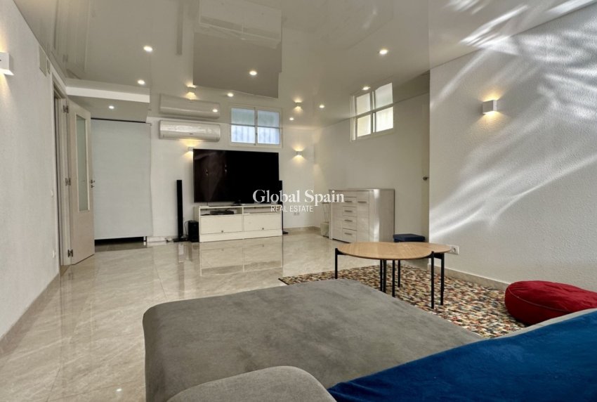 Resale - VILLA -
ORIHUELA COSTA - Costa Blanca