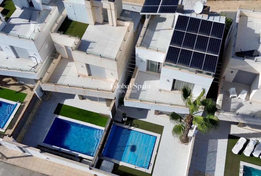 Resale - VILLA -
ORIHUELA COSTA - Costa Blanca