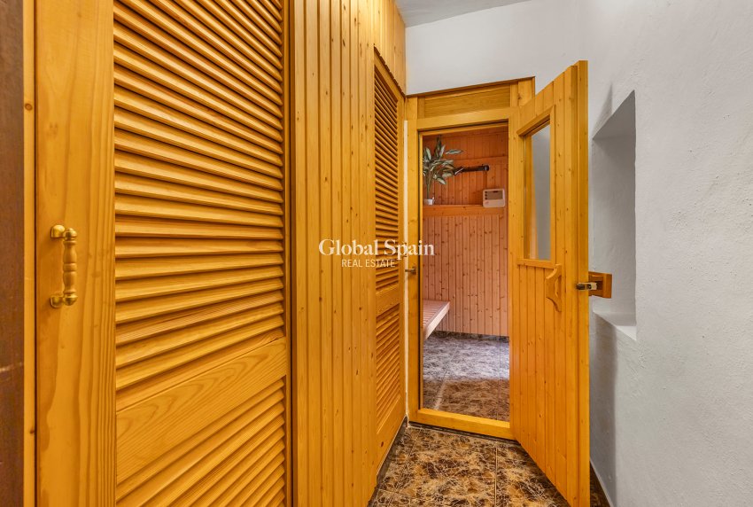 Resale - VILLA -
ORIHUELA COSTA - Costa Blanca