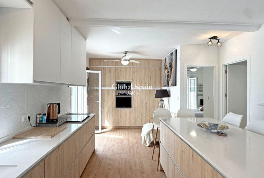 Resale - VILLA -
ORIHUELA COSTA - Costa Blanca