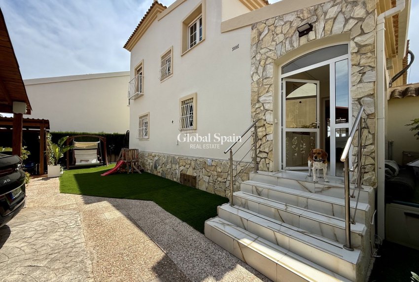 Resale - VILLA -
ORIHUELA COSTA - Costa Blanca