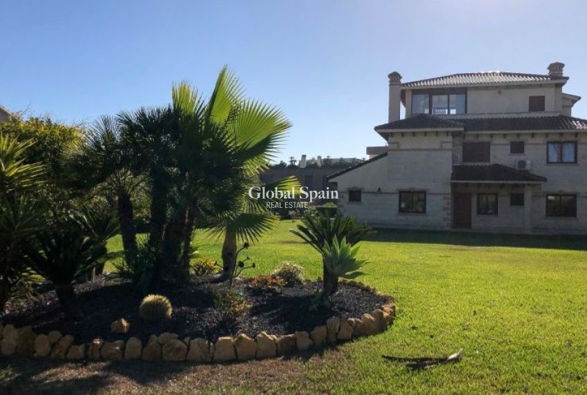 Resale - VILLA -
ORIHUELA COSTA - Costa Blanca