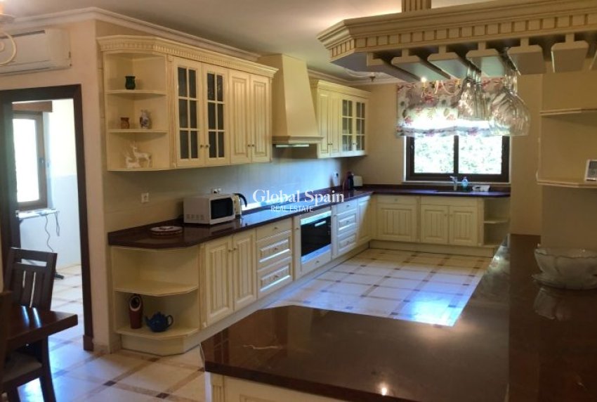 Resale - VILLA -
ORIHUELA COSTA - Costa Blanca