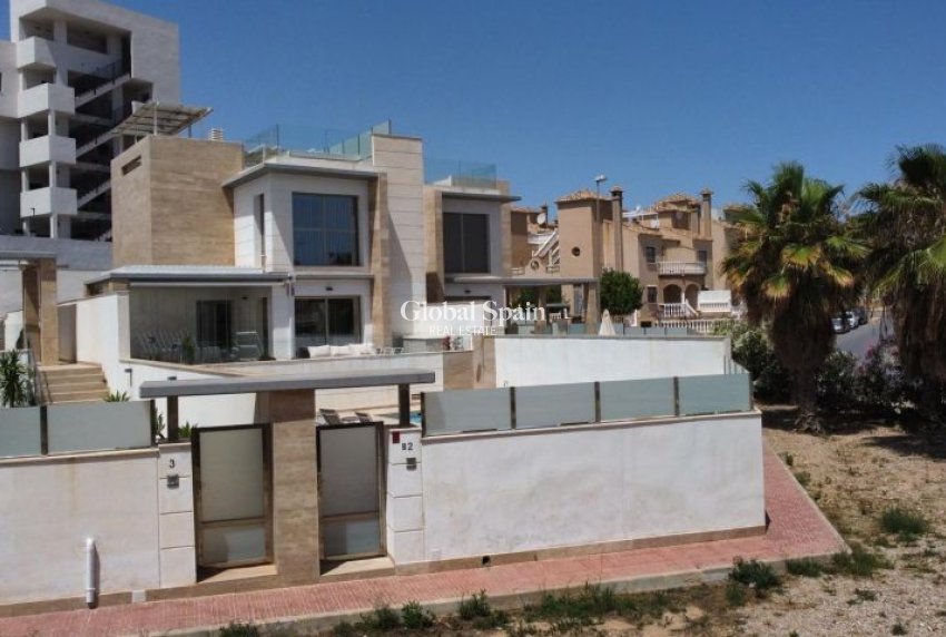 Resale - VILLA -
ORIHUELA COSTA - Costa Blanca