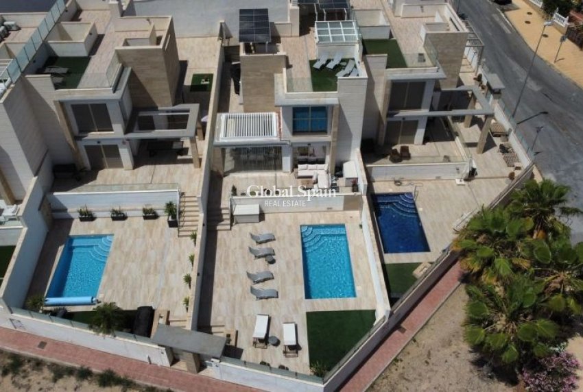 Resale - VILLA -
ORIHUELA COSTA - Costa Blanca