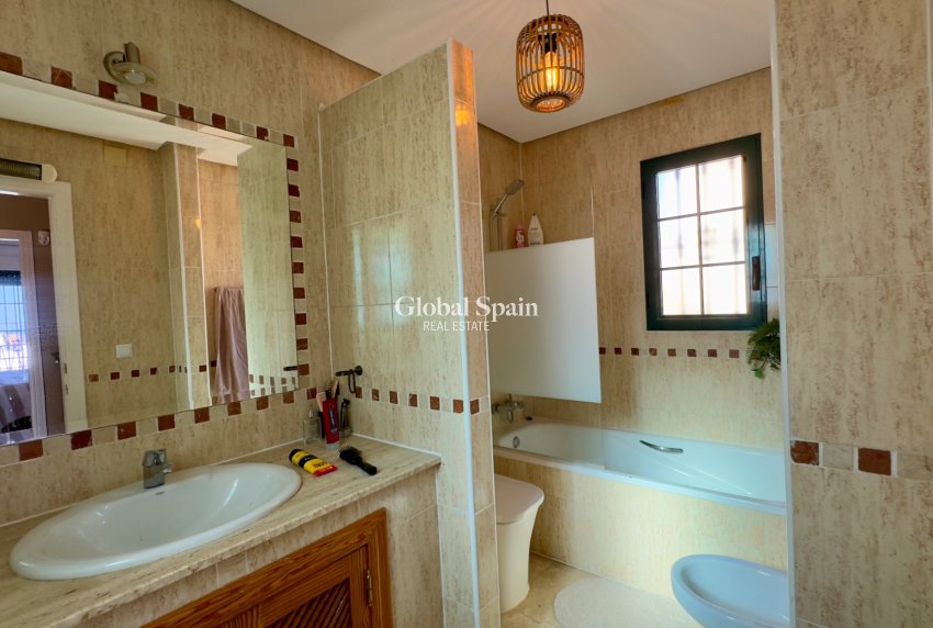 Resale - VILLA -
ORIHUELA COSTA - Costa Blanca