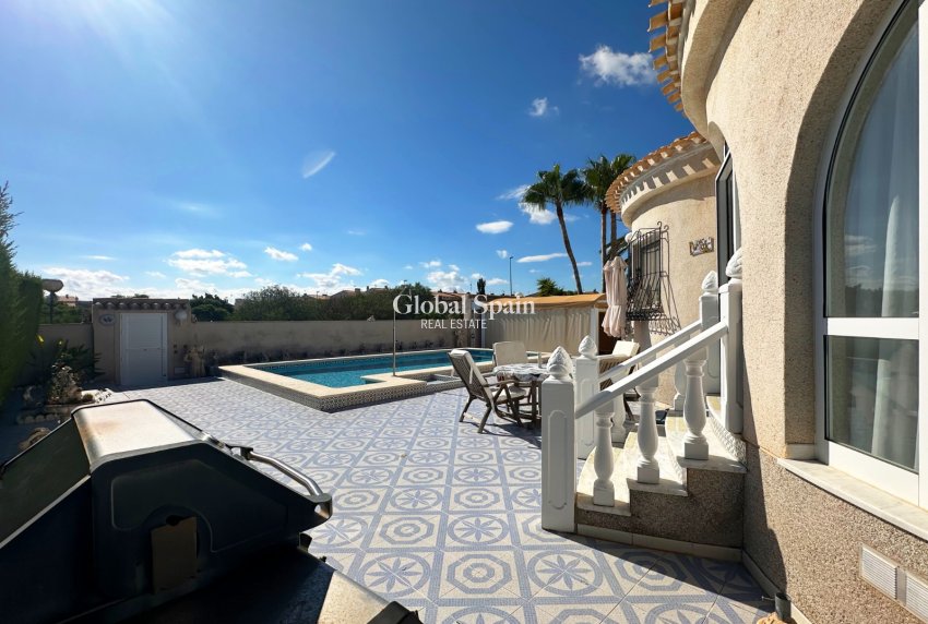 Resale - VILLA -
ORIHUELA COSTA - Costa Blanca