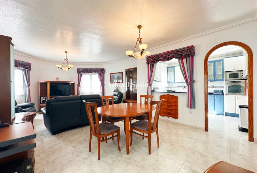 Resale - VILLA -
ORIHUELA COSTA - Costa Blanca