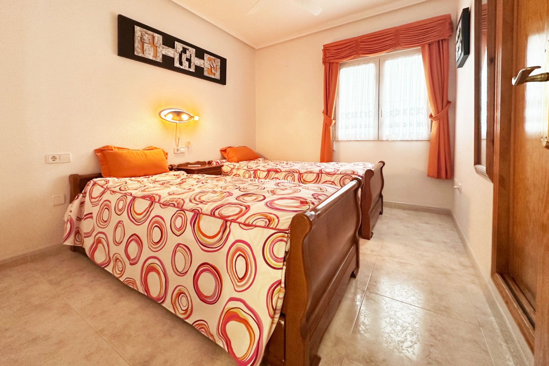 Resale - VILLA -
ORIHUELA COSTA - Costa Blanca