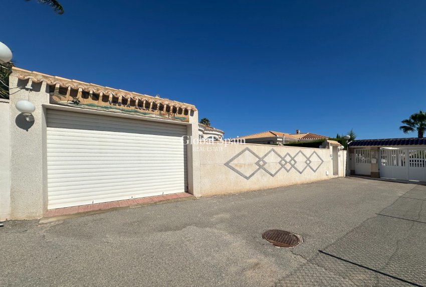 Resale - VILLA -
ORIHUELA COSTA - Costa Blanca