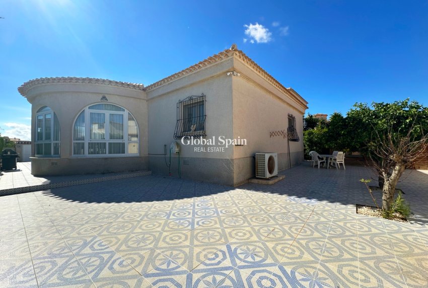 Resale - VILLA -
ORIHUELA COSTA - Costa Blanca