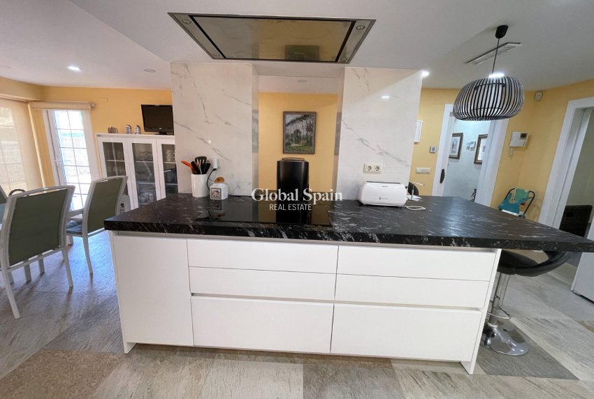 Resale - VILLA -
ORIHUELA COSTA - Costa Blanca