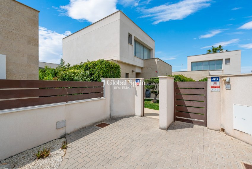 Resale - VILLA -
ORIHUELA COSTA - Costa Blanca