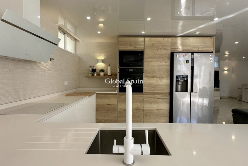 Resale - VILLA -
ORIHUELA COSTA - Costa Blanca