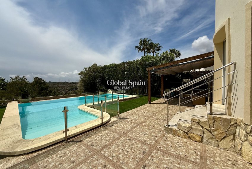 Resale - VILLA -
ORIHUELA COSTA - Costa Blanca