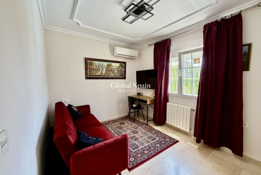 Resale - VILLA -
ORIHUELA COSTA - Costa Blanca