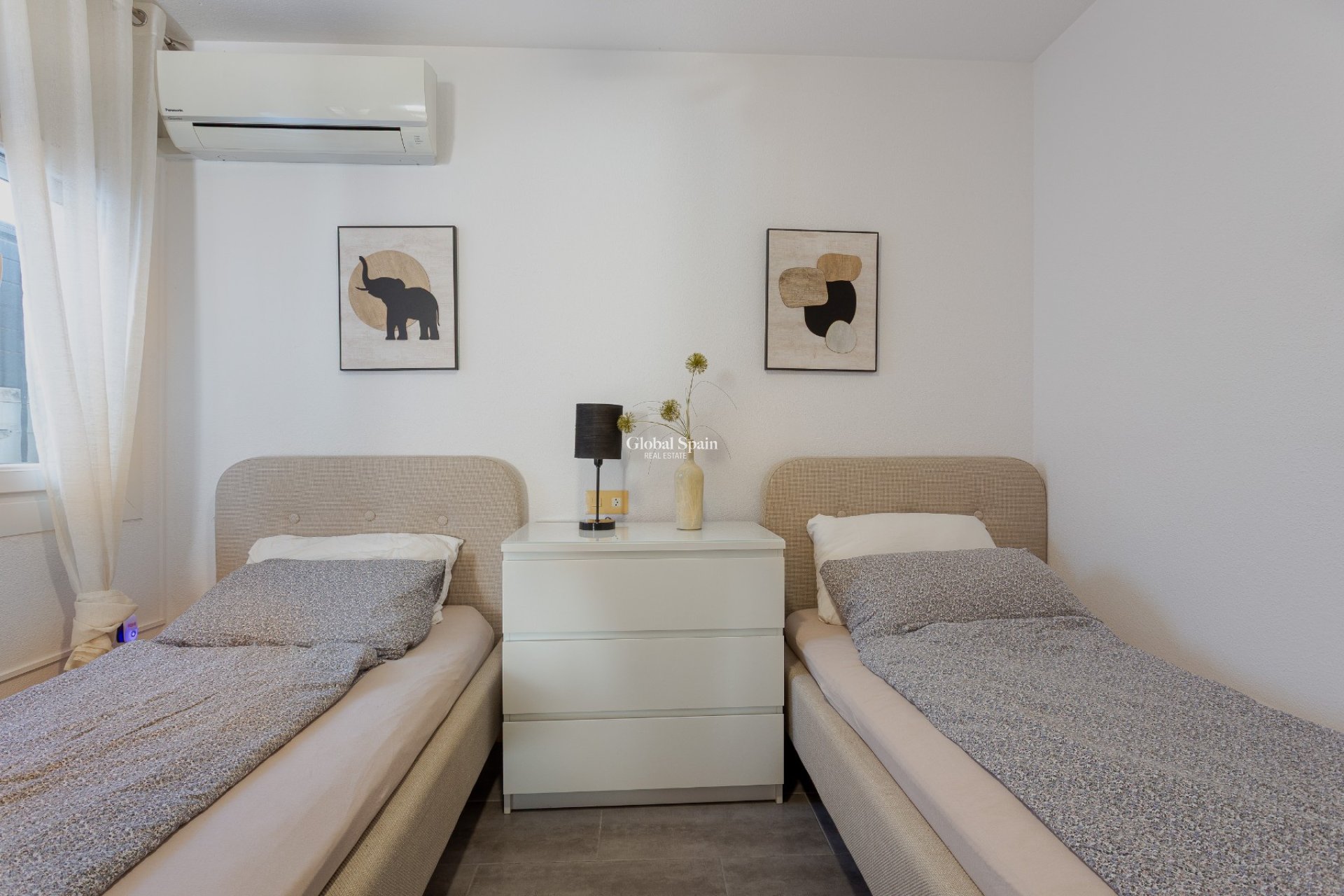 Resale - VILLA -
ORIHUELA COSTA - Costa Blanca