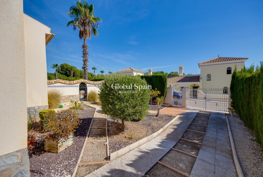 Resale - VILLA -
ORIHUELA COSTA - Costa Blanca