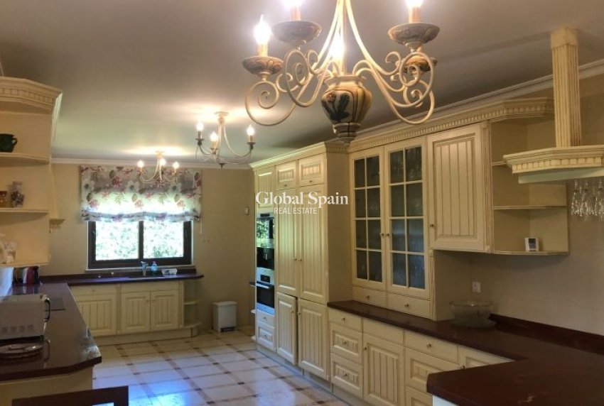 Resale - VILLA -
ORIHUELA COSTA - Costa Blanca