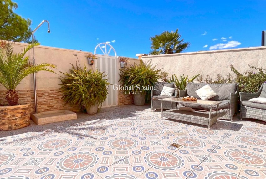 Resale - VILLA -
ORIHUELA COSTA - Costa Blanca
