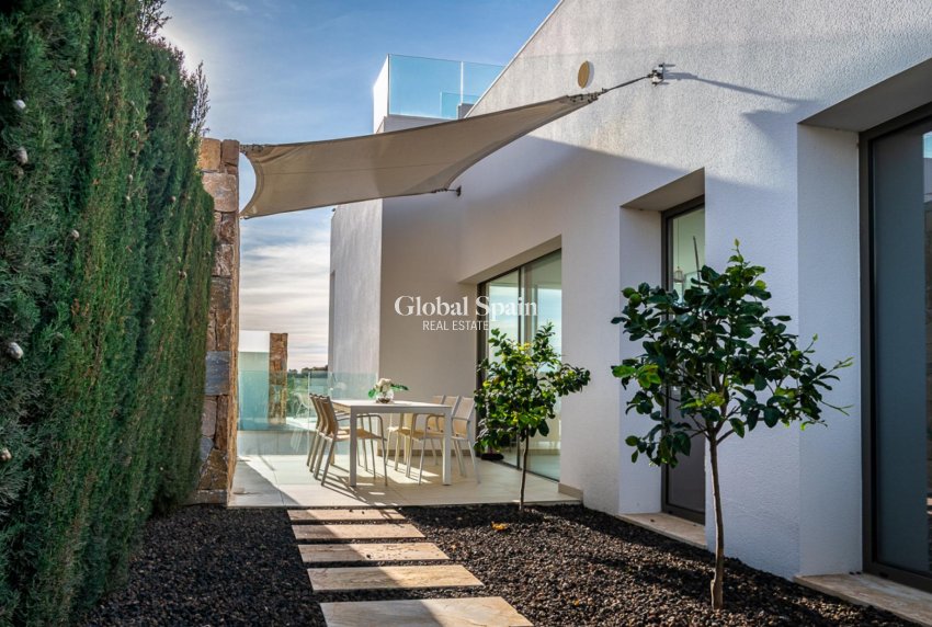 Resale - VILLA -
ORIHUELA COSTA - Costa Blanca