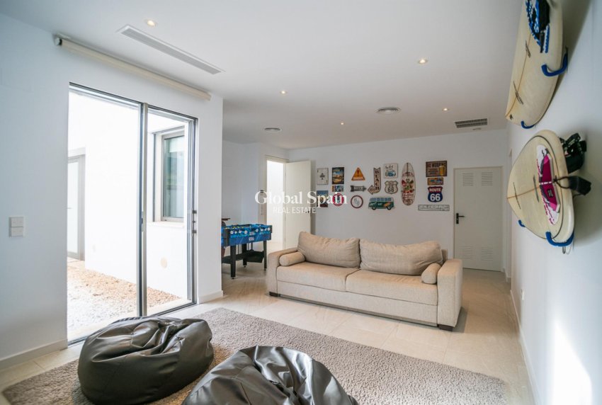 Resale - VILLA -
ORIHUELA COSTA - Costa Blanca