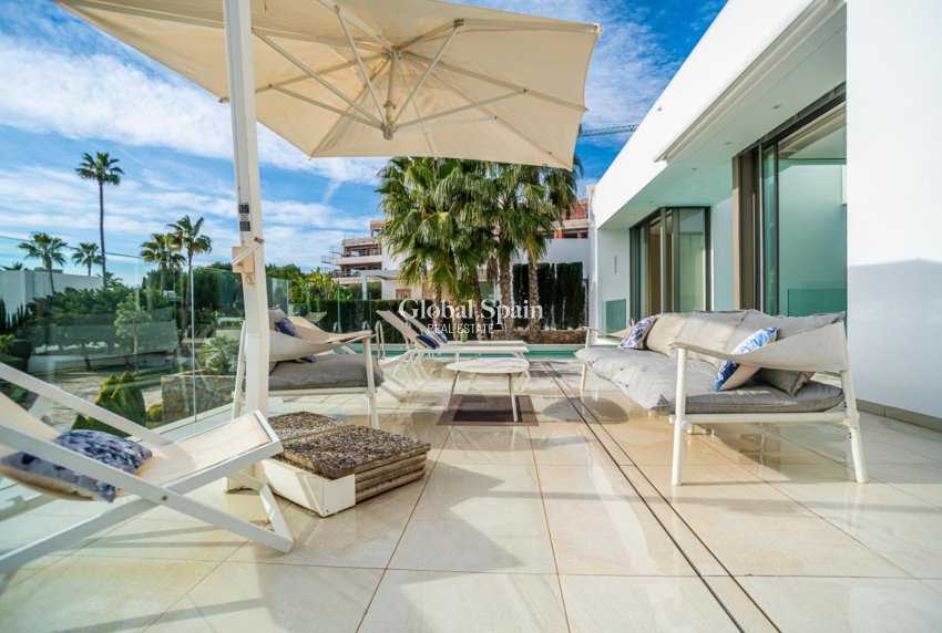Resale - VILLA -
ORIHUELA COSTA - Costa Blanca
