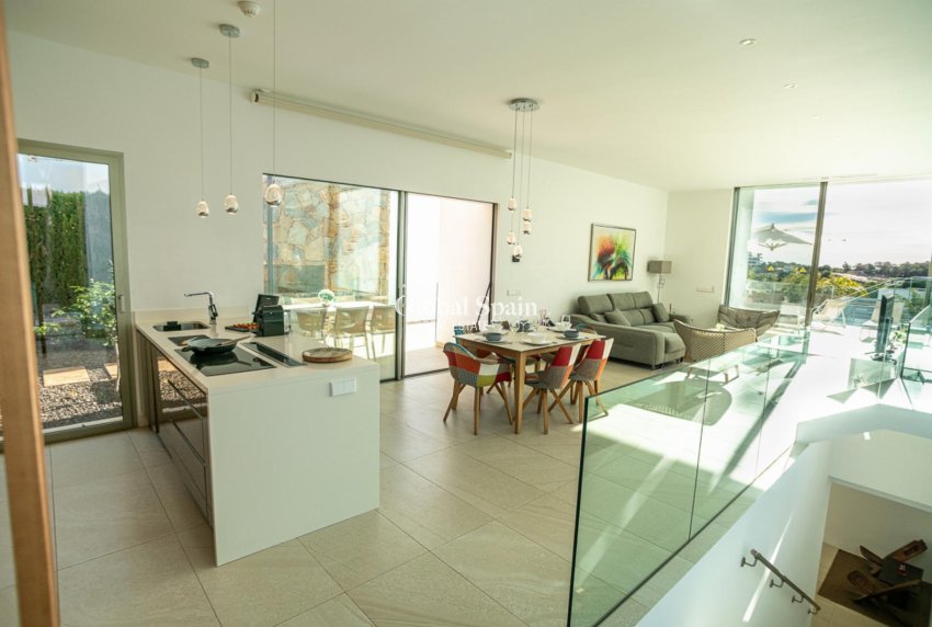 Resale - VILLA -
ORIHUELA COSTA - Costa Blanca