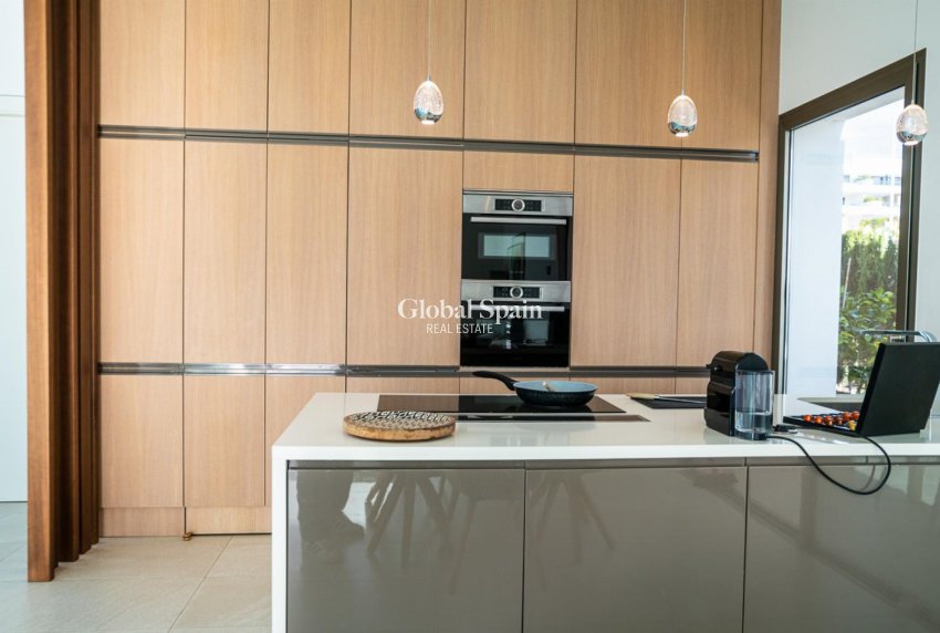 Resale - VILLA -
ORIHUELA COSTA - Costa Blanca