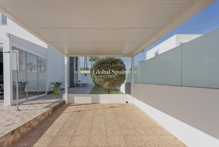 Resale - VILLA -
ORIHUELA COSTA - Costa Blanca