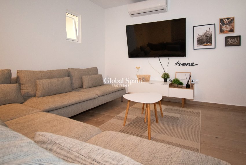 Resale - VILLA -
ORIHUELA COSTA - Costa Blanca