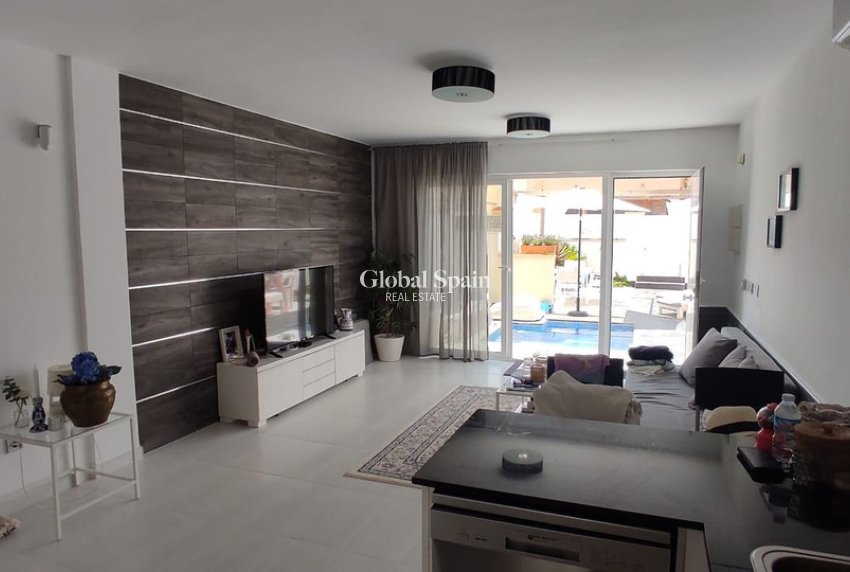 Resale - VILLA -
ORIHUELA COSTA - Costa Blanca