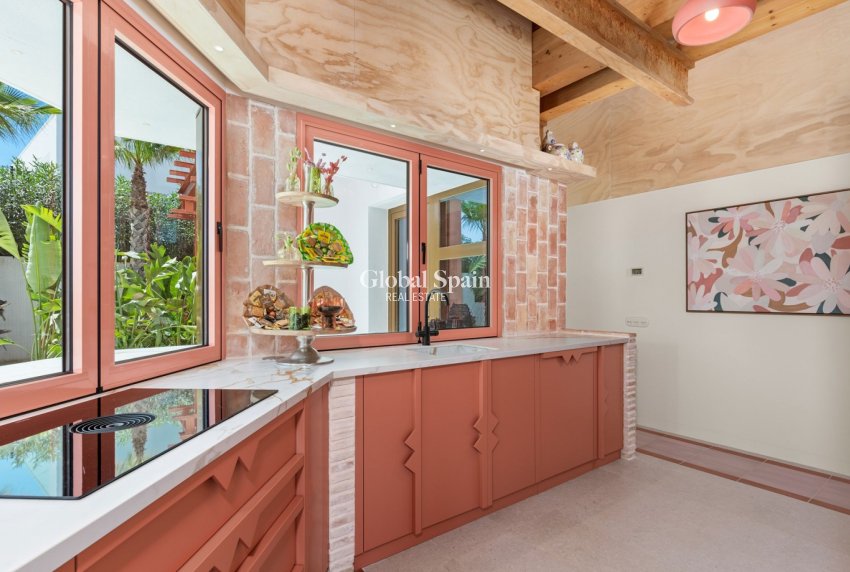 Resale - VILLA -
ORIHUELA COSTA - Costa Blanca