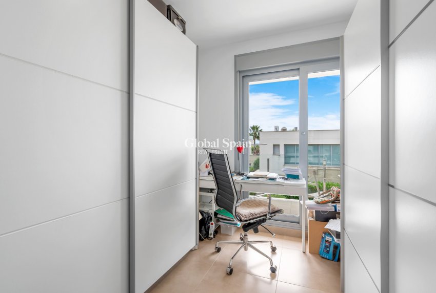 Resale - VILLA -
ORIHUELA COSTA - Costa Blanca