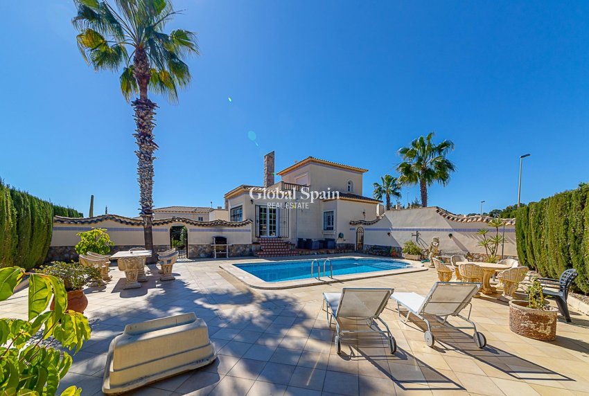 Resale - VILLA -
ORIHUELA COSTA - Costa Blanca