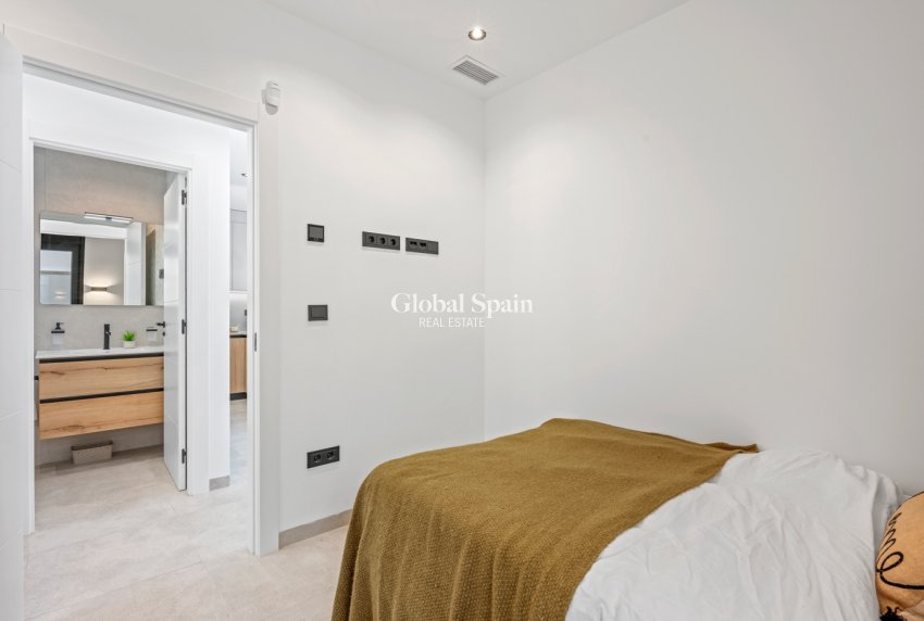 Resale - VILLA -
ORIHUELA COSTA - Costa Blanca