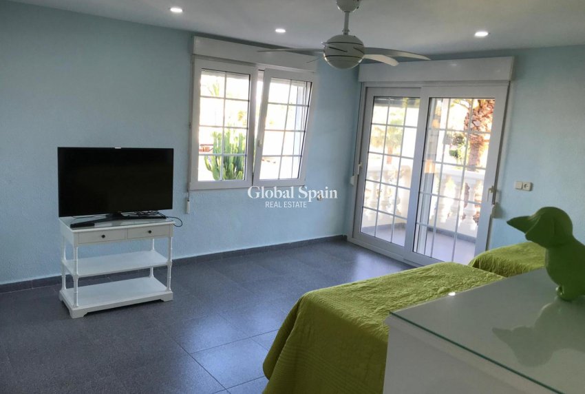 Resale - VILLA -
ORIHUELA COSTA - Costa Blanca